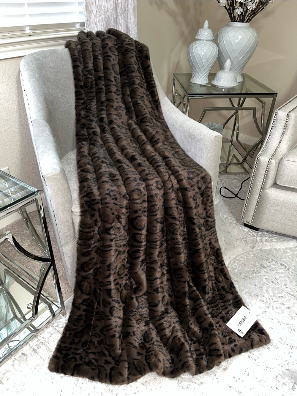 1-NWT Jason Wu Cheetah/Leopard Design luxury Faux Fur Throw Blanket 50”x 70”